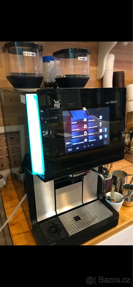 Automaticky profi kávovar