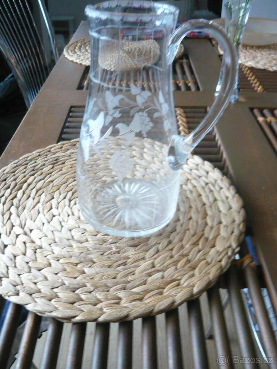 skleněný džbán