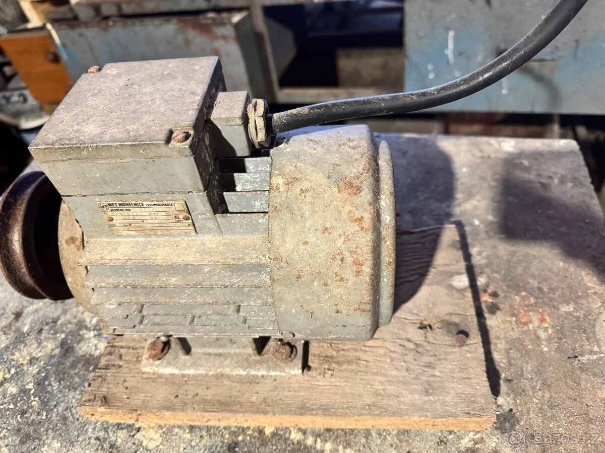 Asynchronní motor MEZ Mohelnice 550W