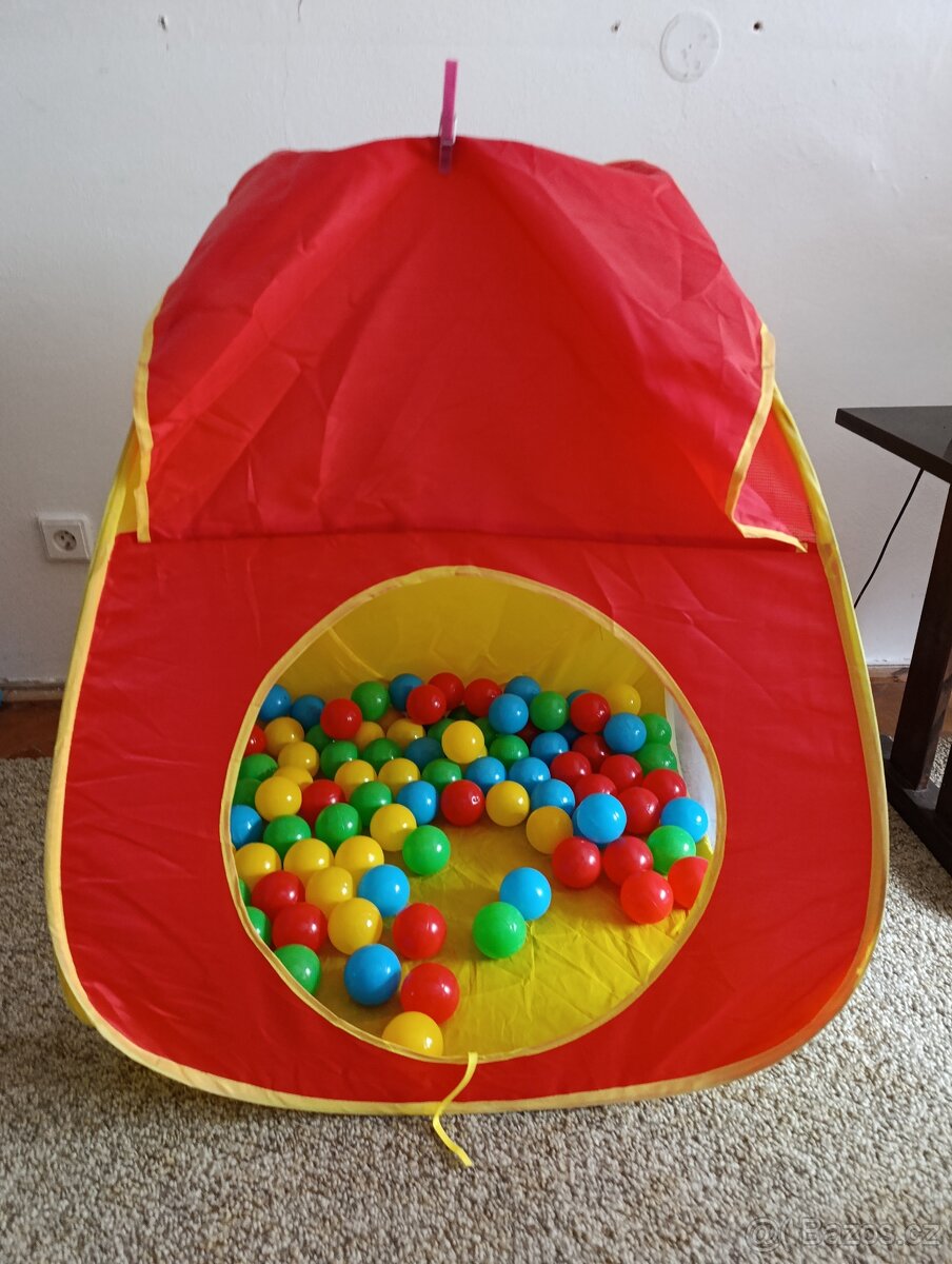 Dětský hrací stan s barevnými míčky
