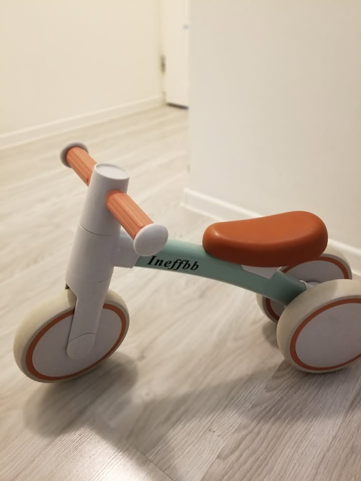 Dětské odrážedlo + autíčko