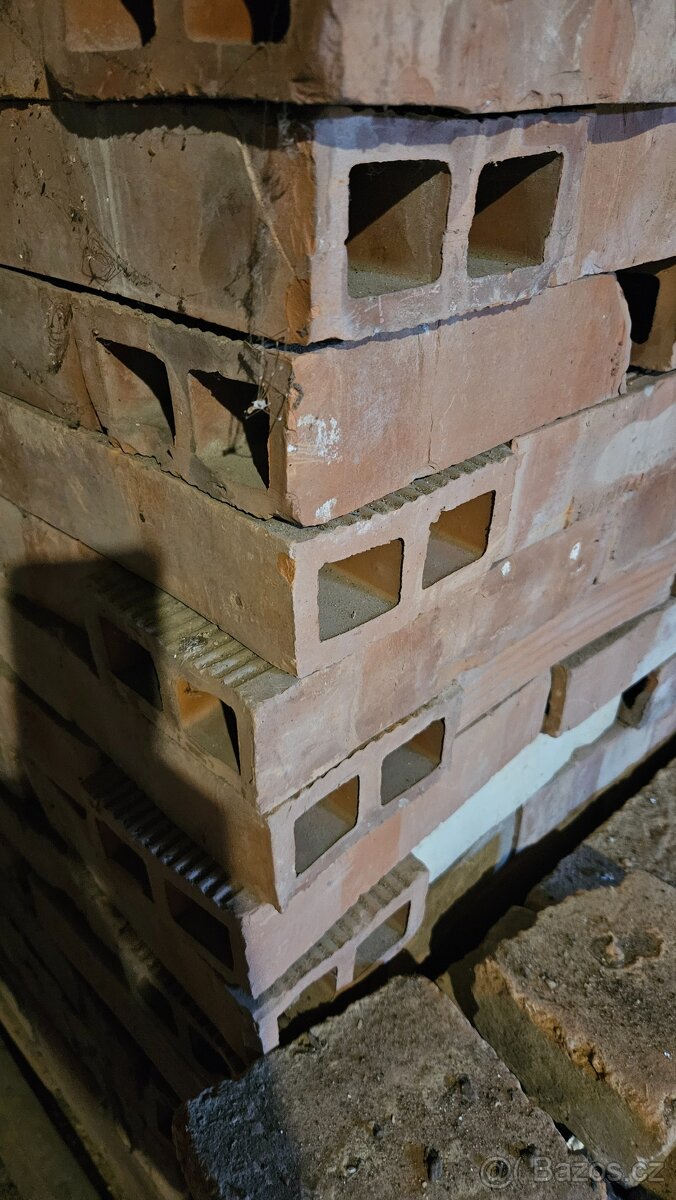 Pálená cihla, dírák