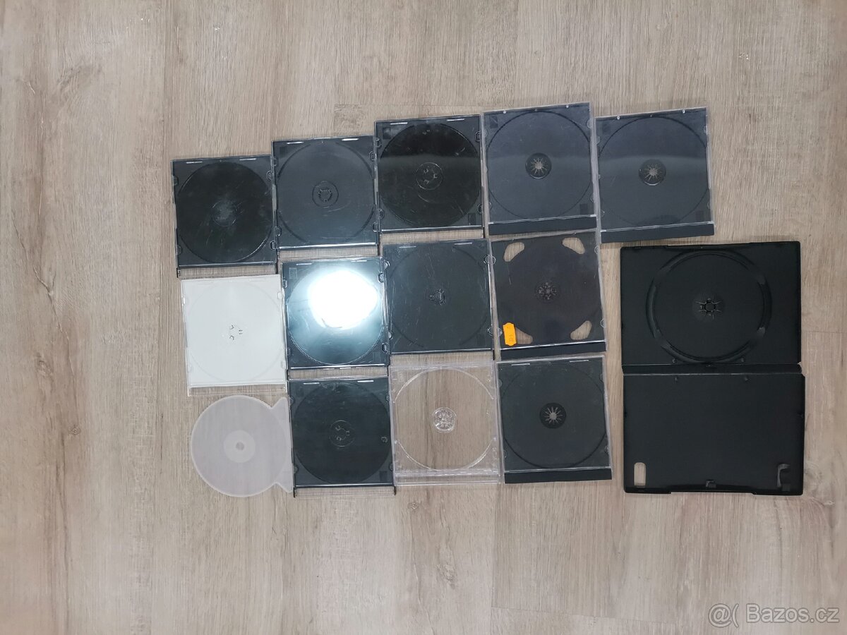 Prázdné obaly od CD / DVD