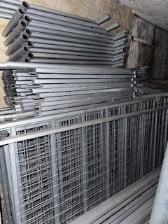 Kovové palandy do ubytovny