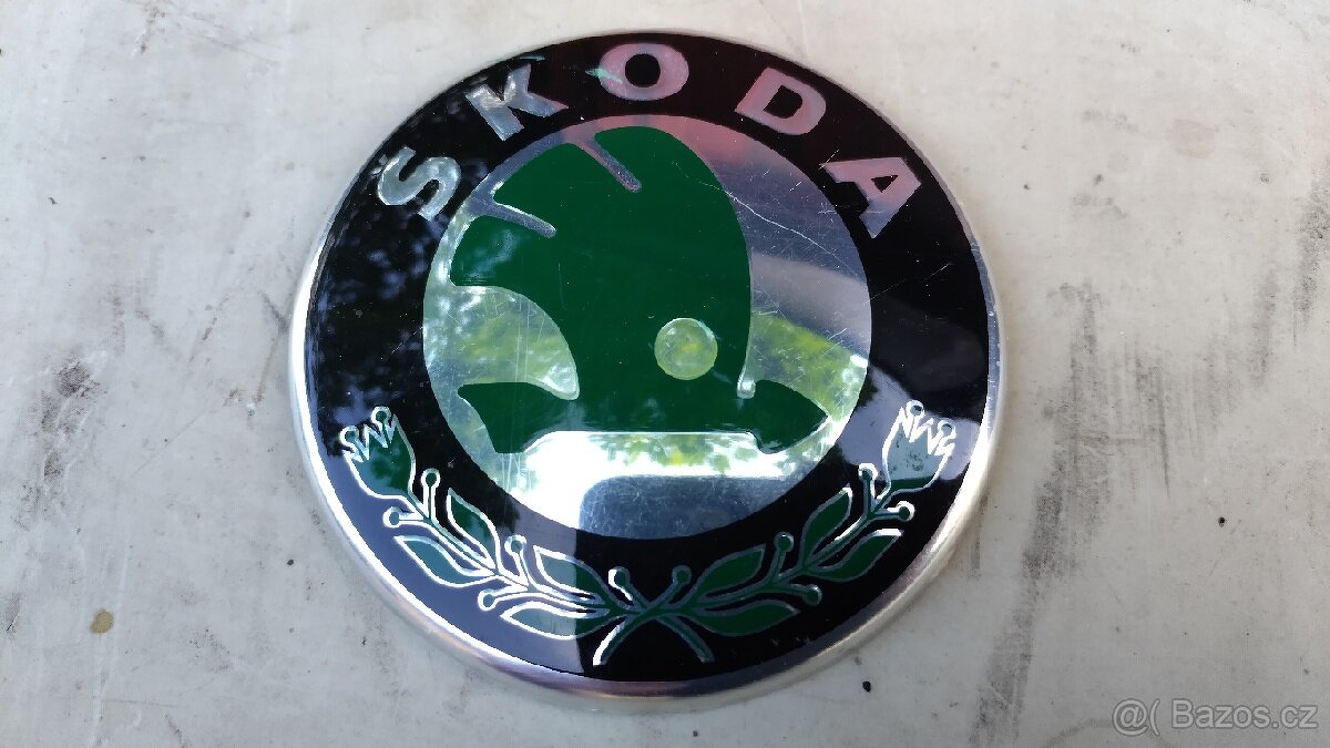 Znak Škoda, průměr cca 80 mm