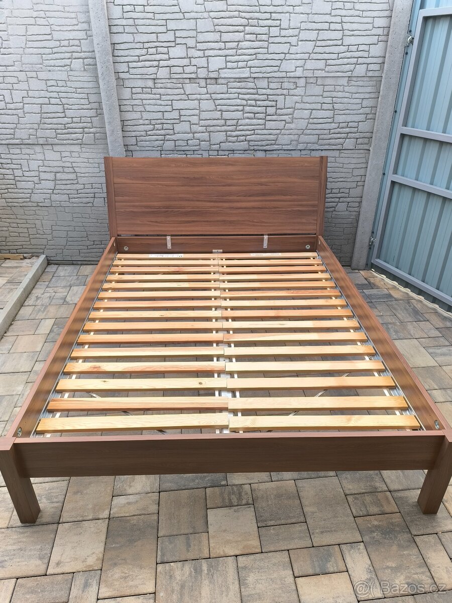 Prodám manželskou postel 160cm x 200cm