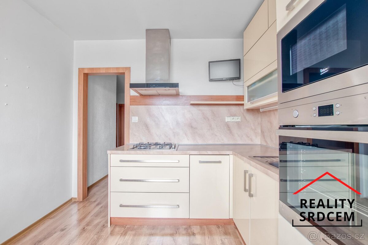 Pronájem zařízeného bytu 3+1 s lodžií, 77 m2, ul. U Kapličky