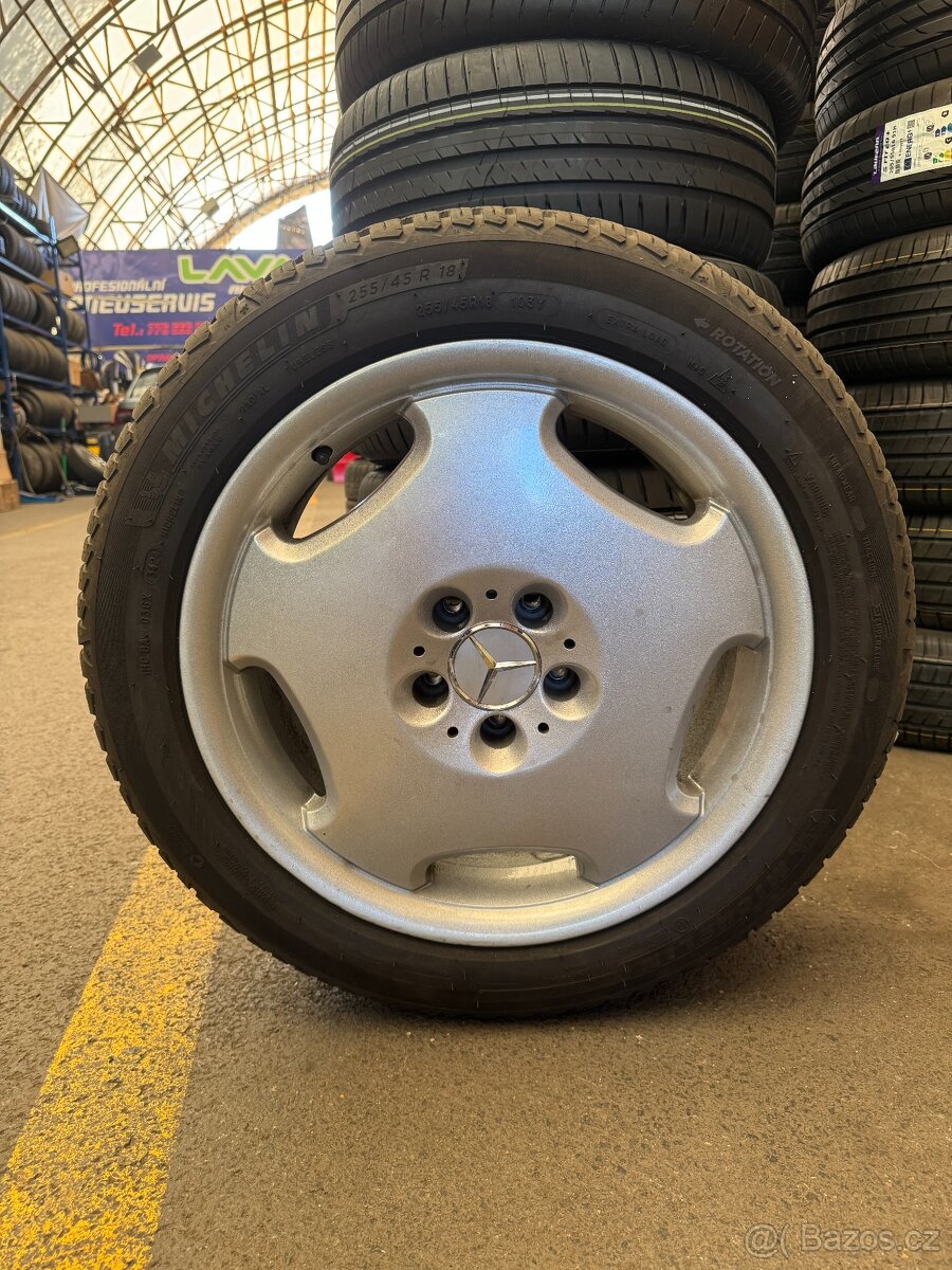 W140, originální disky (18) a pneu Michelin (255/45/18)