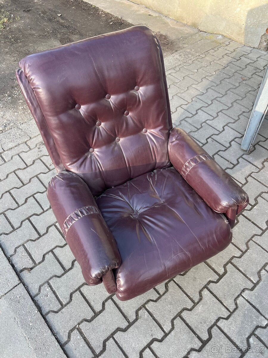 Retro kožené křeslo