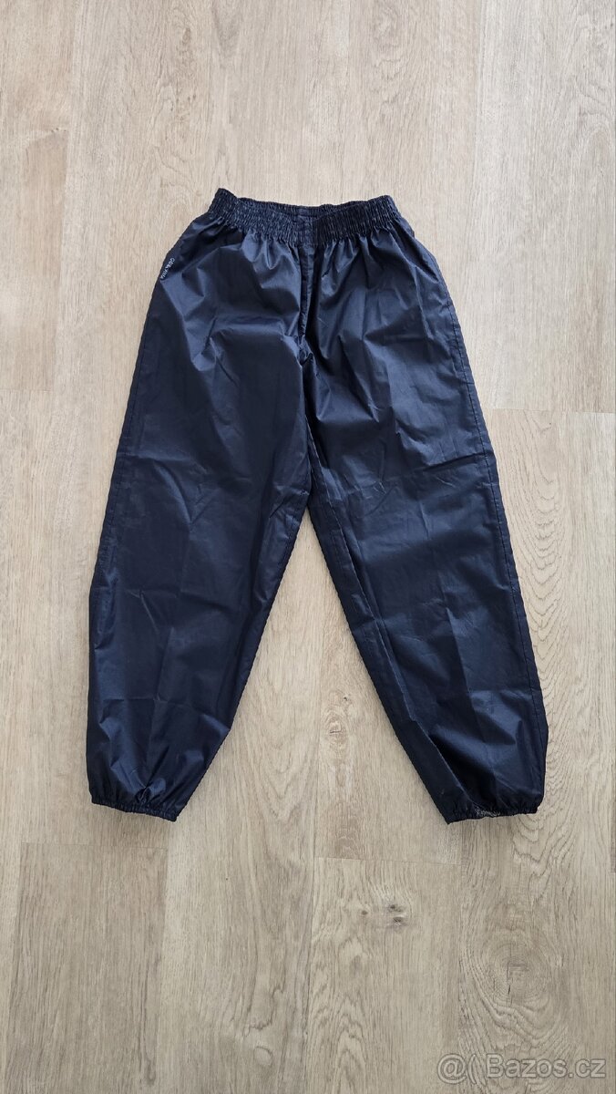 Decathlon QUECHUA kalhoty do deště vel 7-8 let