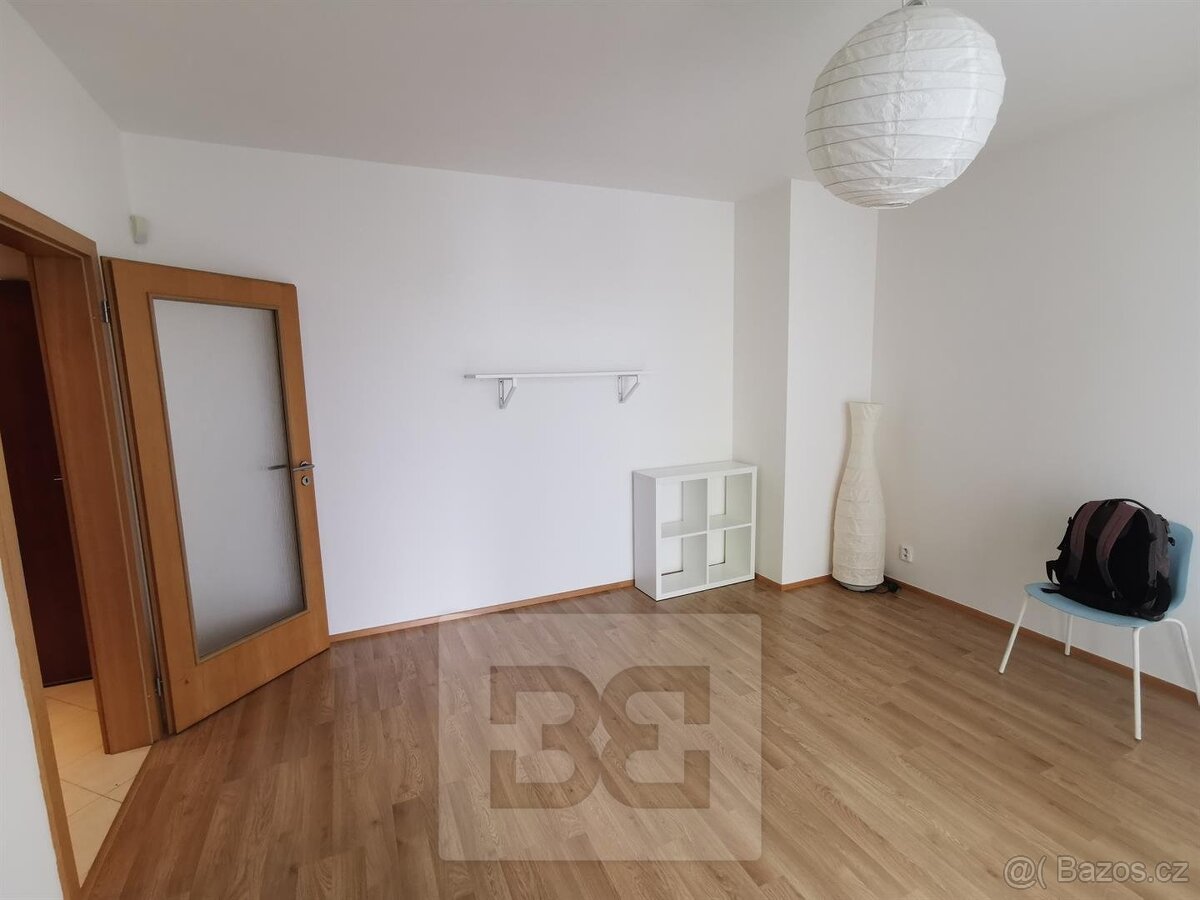 Krásný byt 1+kk, balkon s otevřeným výhledem do zeleně