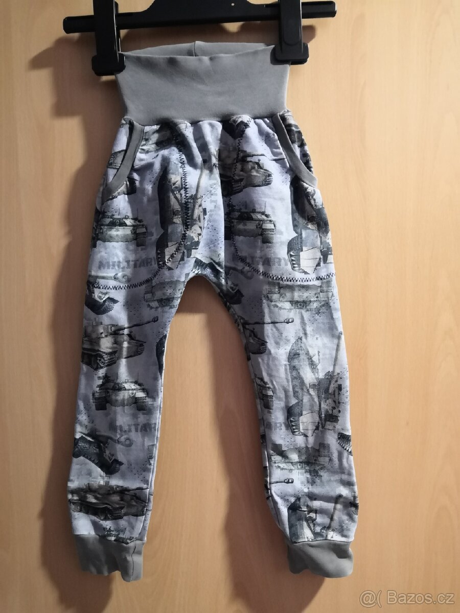 Tepláčky s tanky 98