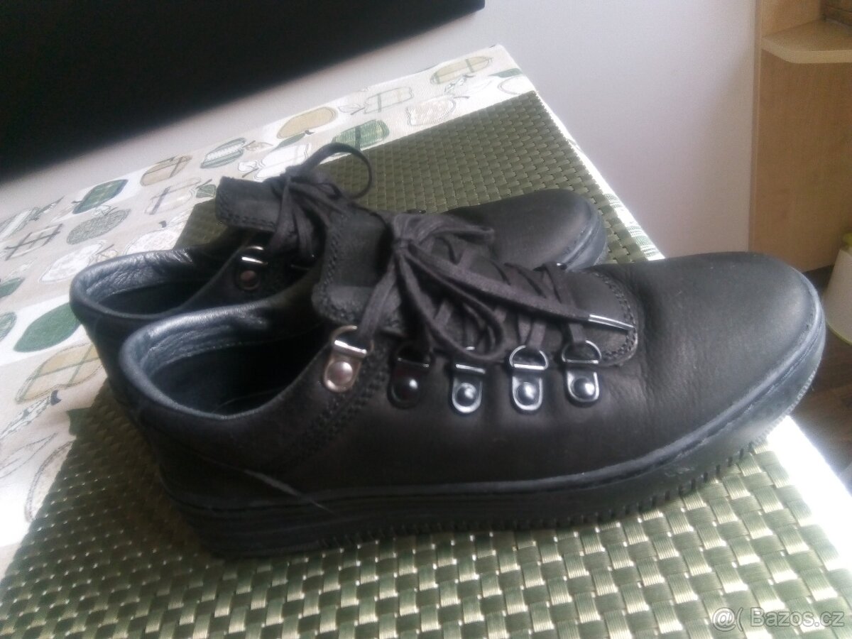 Dámské kožené polobotky vel. 37