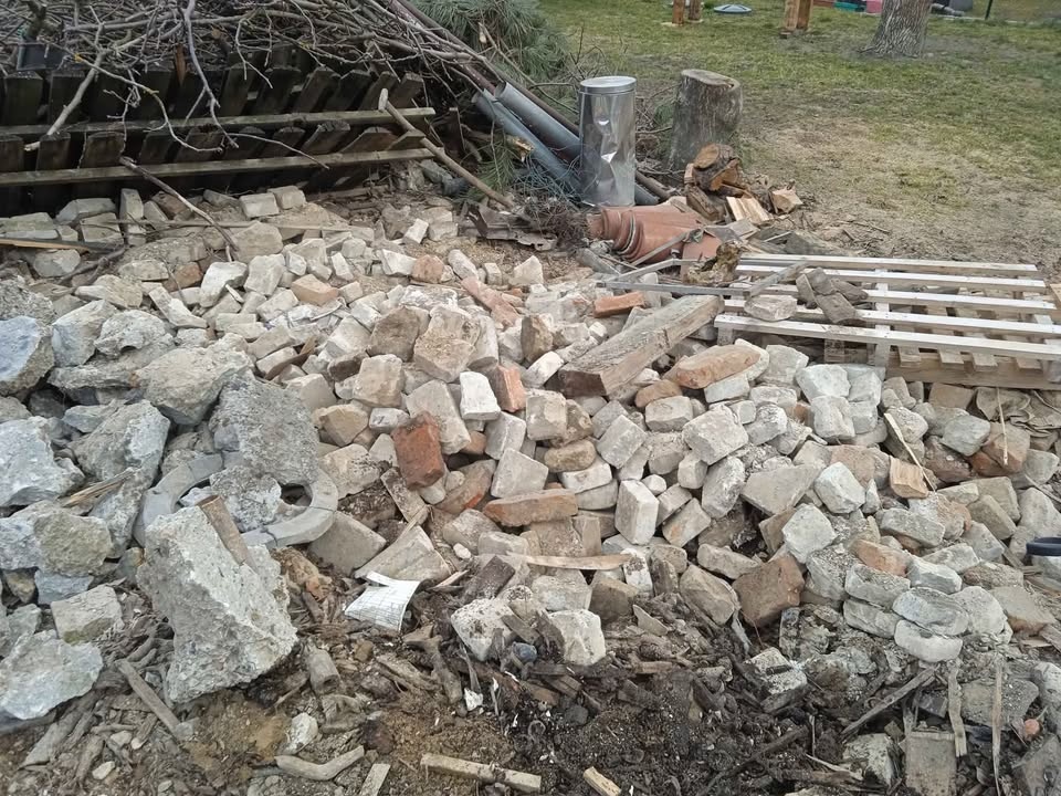Suť, cihly, beton za odvoz