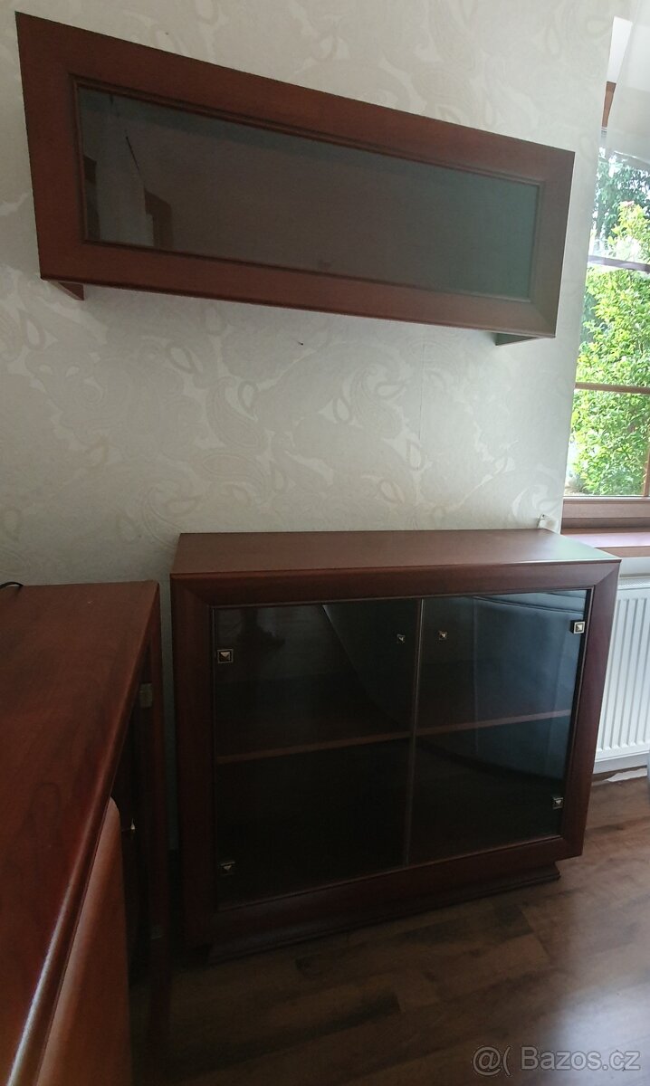 Nábytek do obýváku, barva ořech