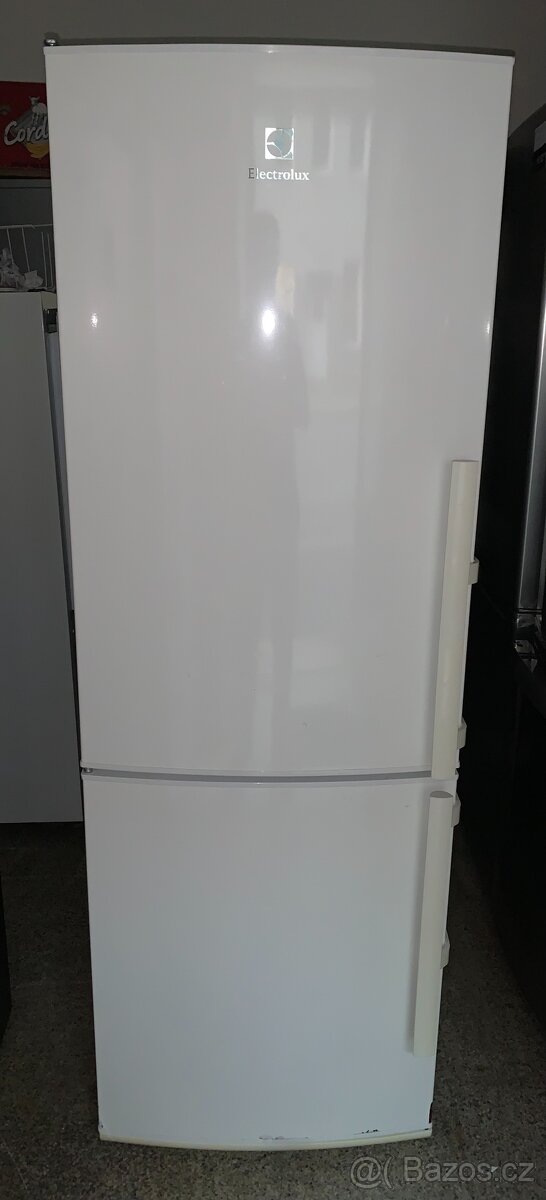 Lednice Electrolux EN3401ADW