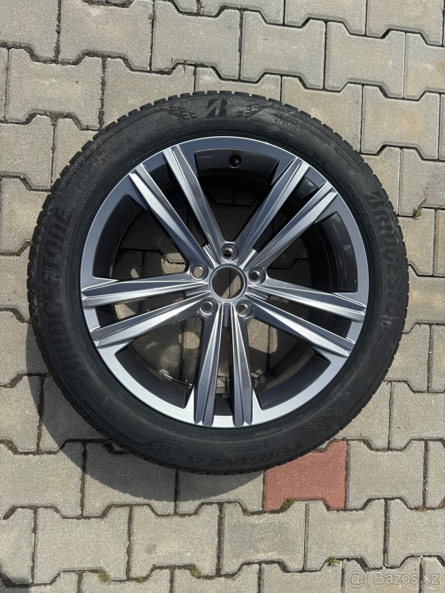 Sebring 245/45/18 original VW