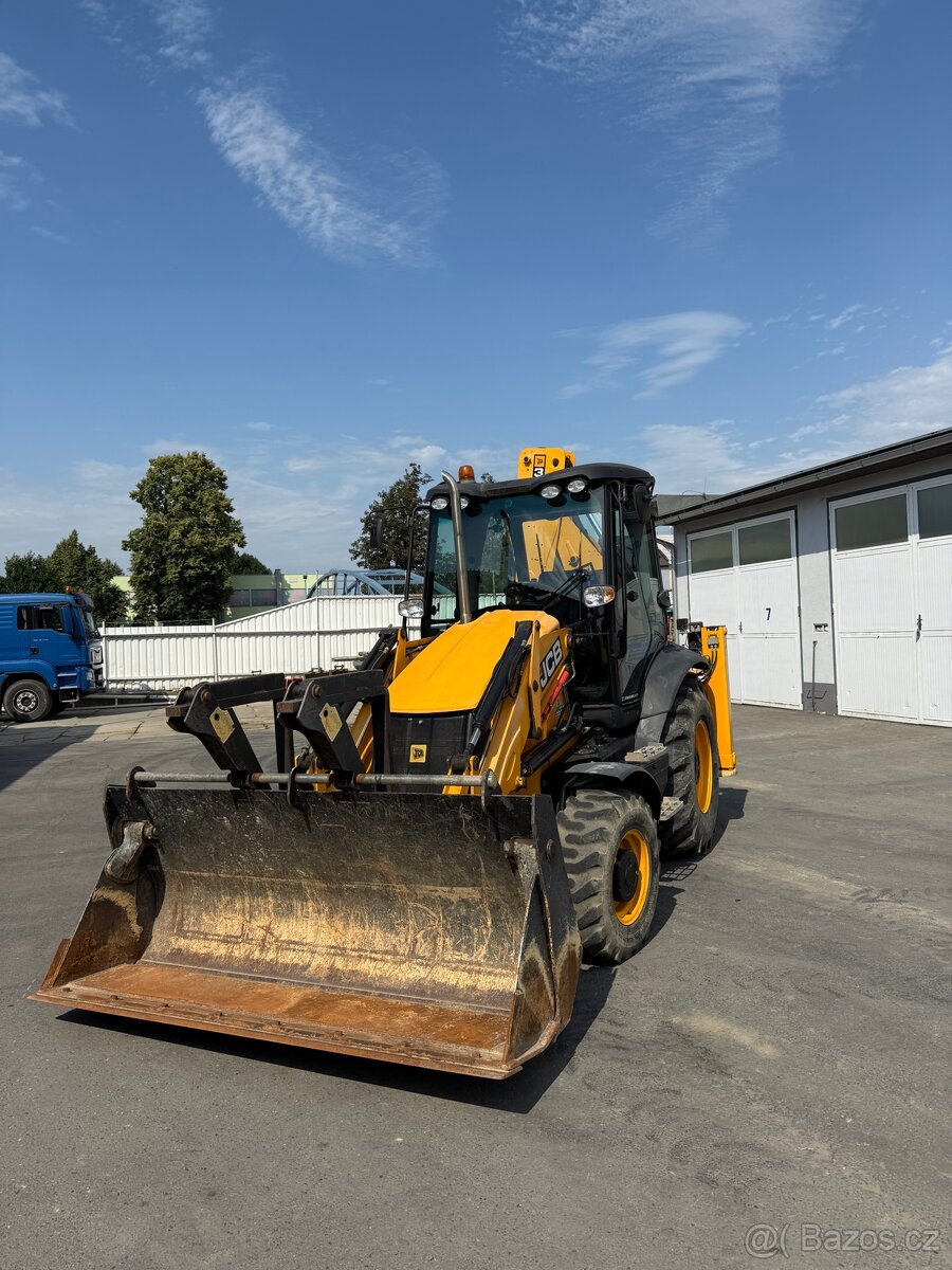 Traktorbagr JCB 3CX 4x4