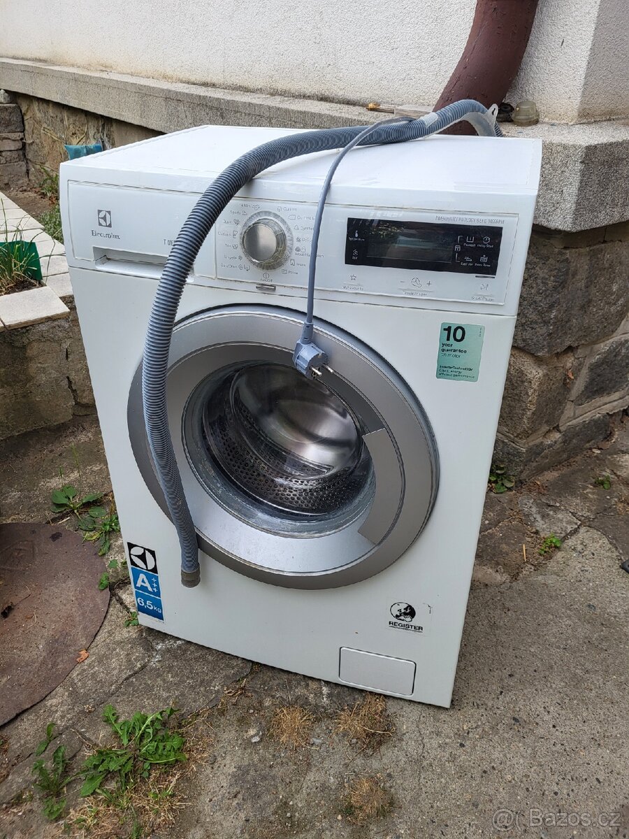 Elektrolux zdarma, funkční, hlučná