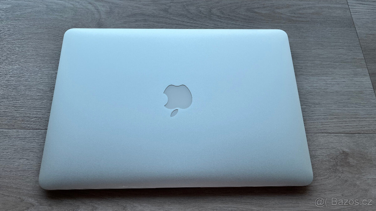 MacBook Air 13" 2017 / 1.8 GHz / 8 GB / 128 GB