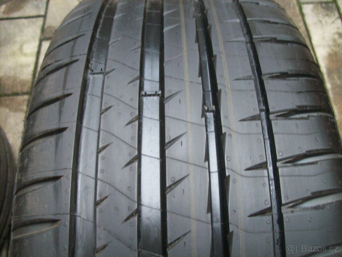 sada letní Michelin Pilot Sport4 225.40.18 99,9%