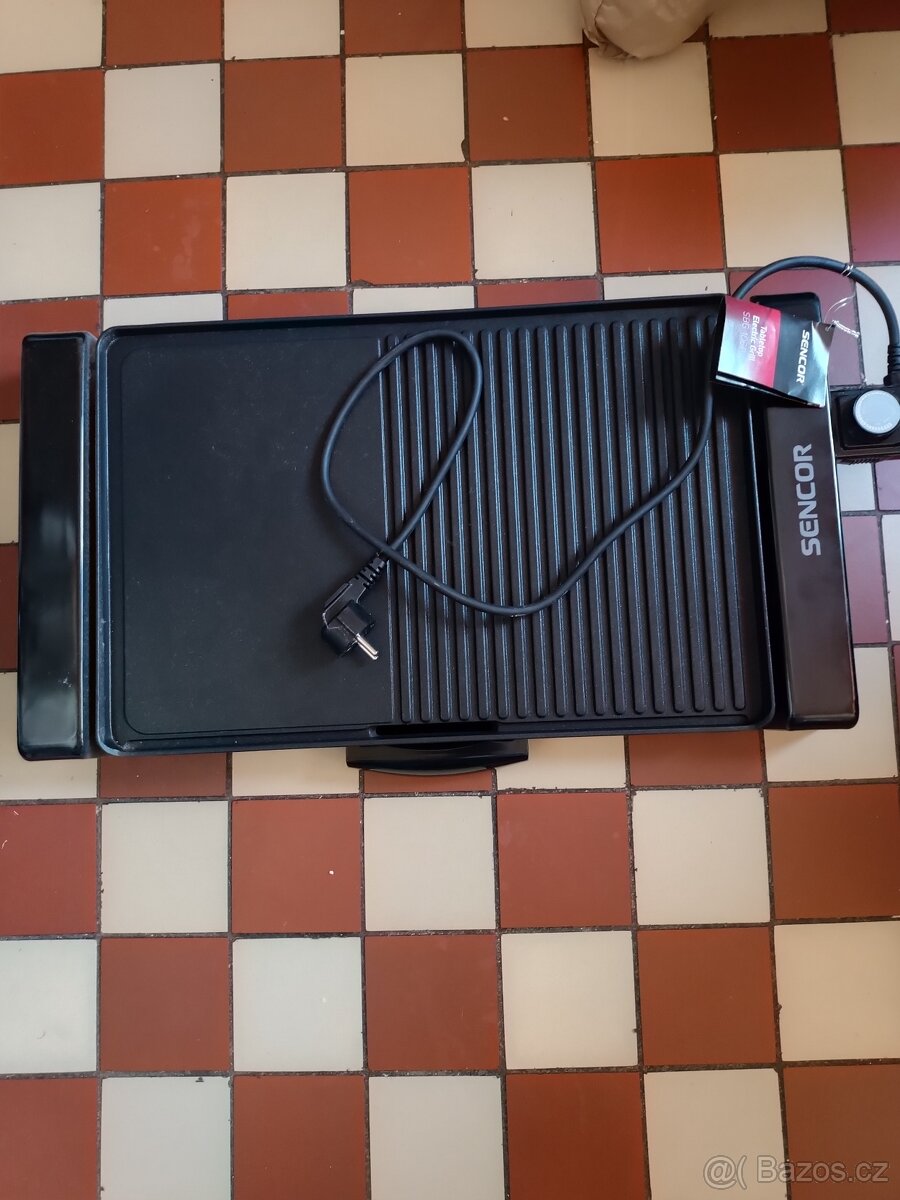 Elektrický stolní gril Sencor k celoročnímu grilování uvnitř