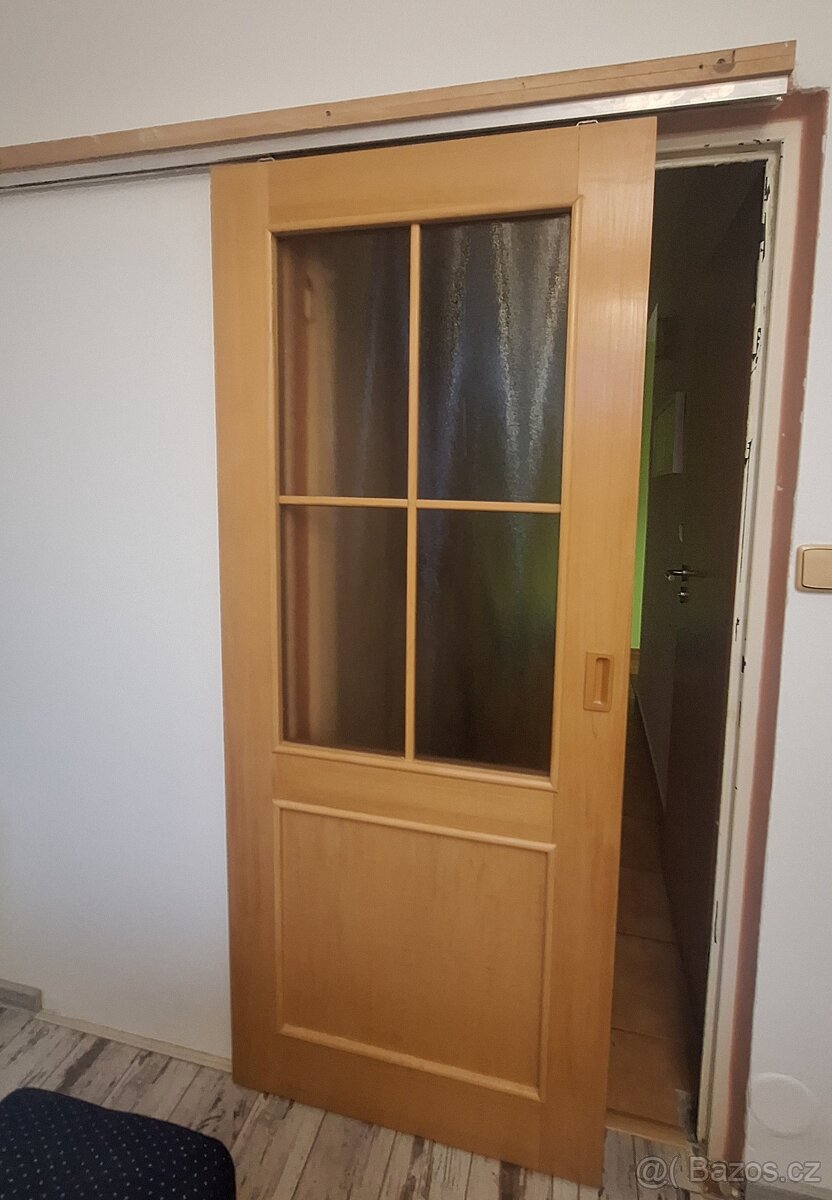 Posuvné dveře.