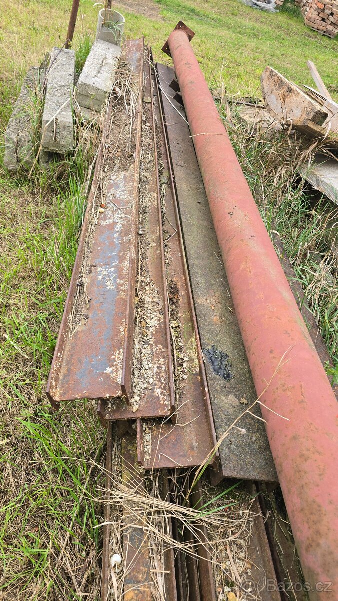 Železné traverzy, nosníky, íčka, sloupy