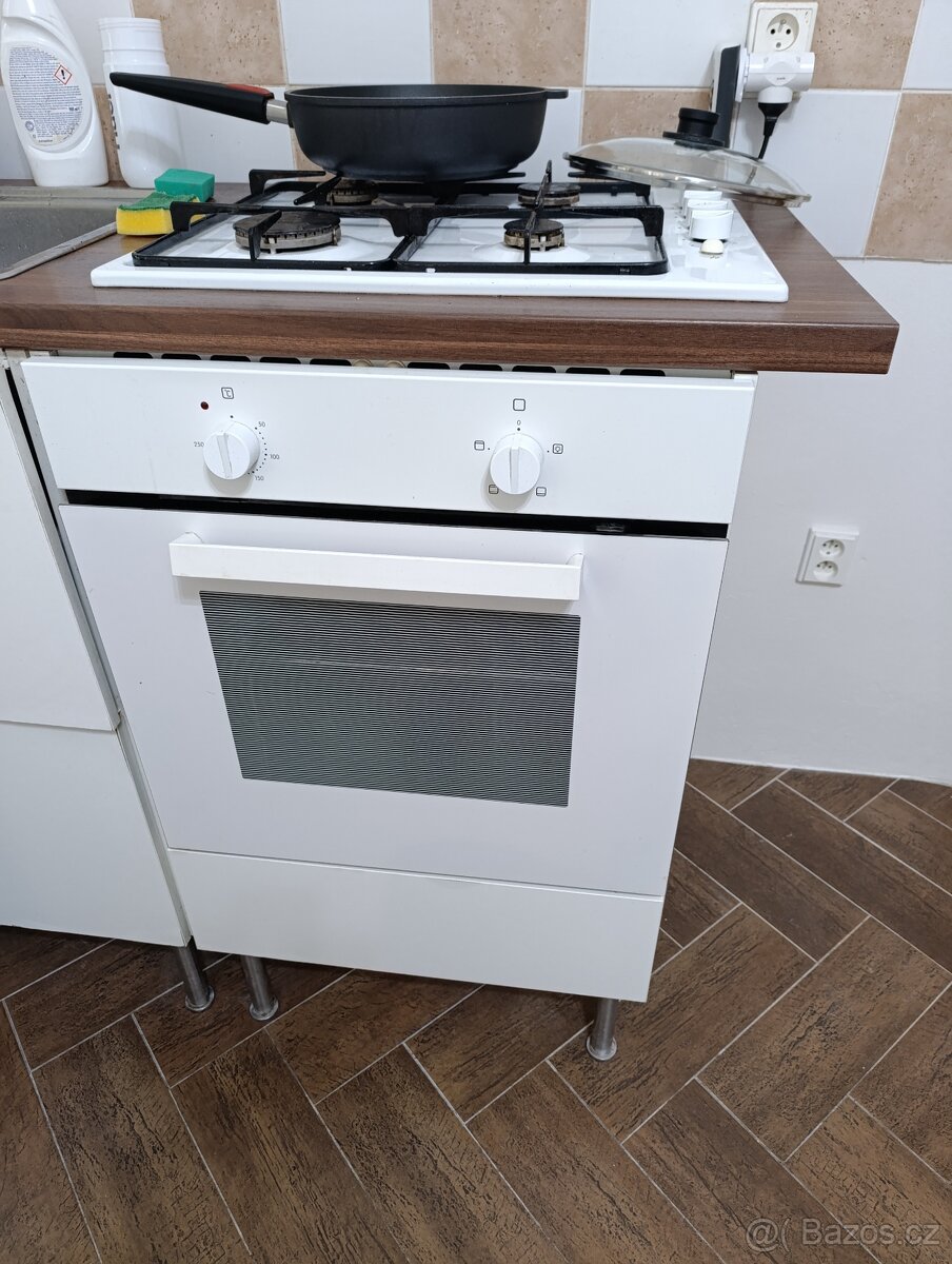 Elektrická trouba Ikea Lagan OV3 i s vestavnou skříňkou
