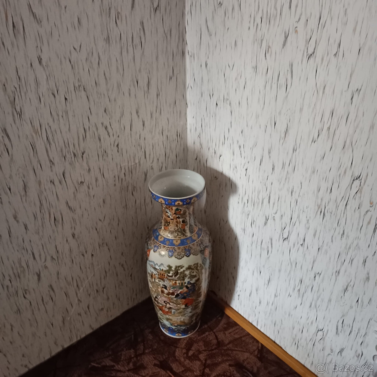 Čínská váza, skleněná váza a mlýnek