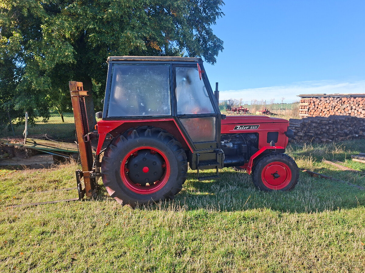 Prodám Zetor 5611 s příslušenstvím