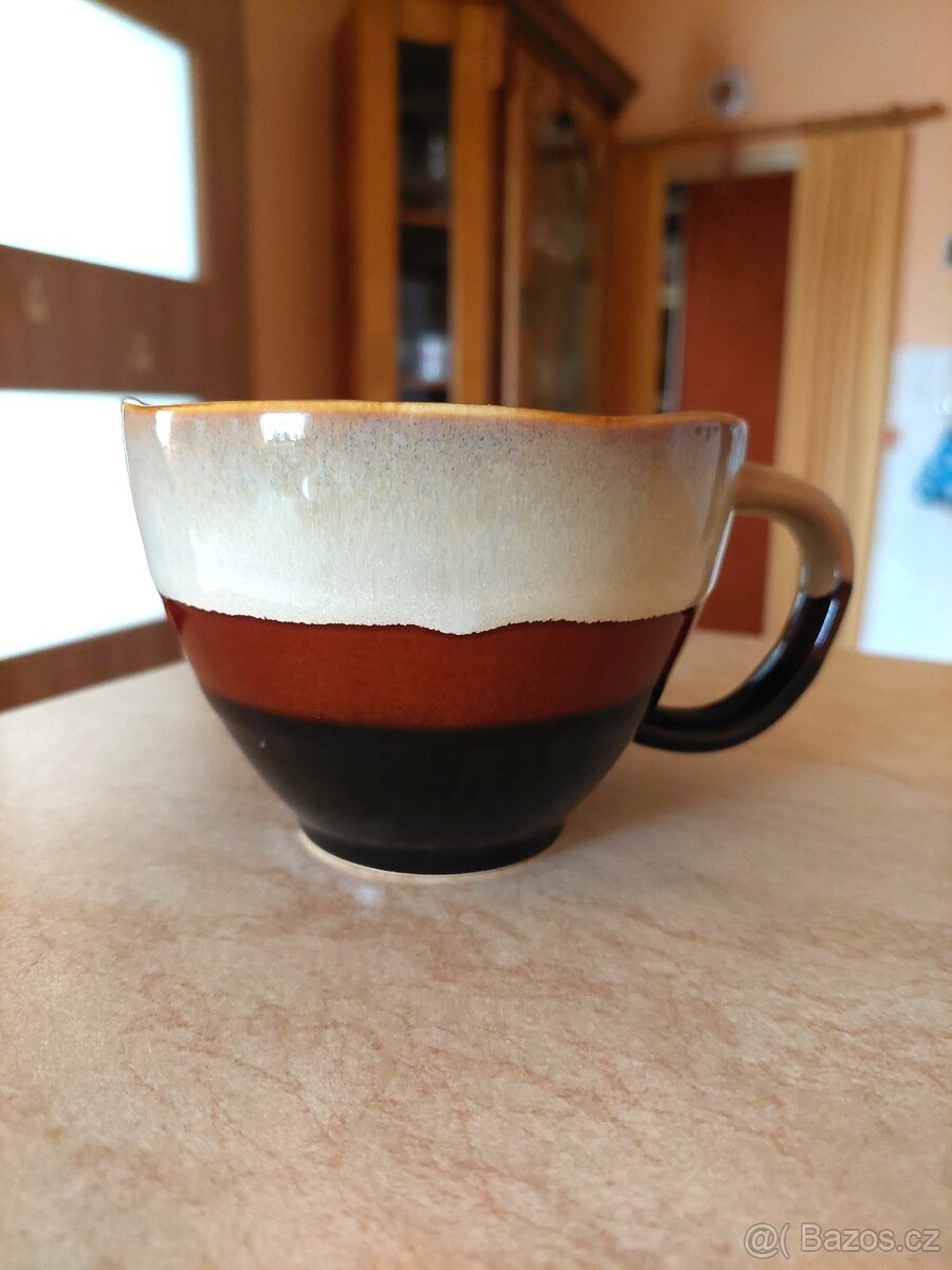 Nový kameninový hrnek