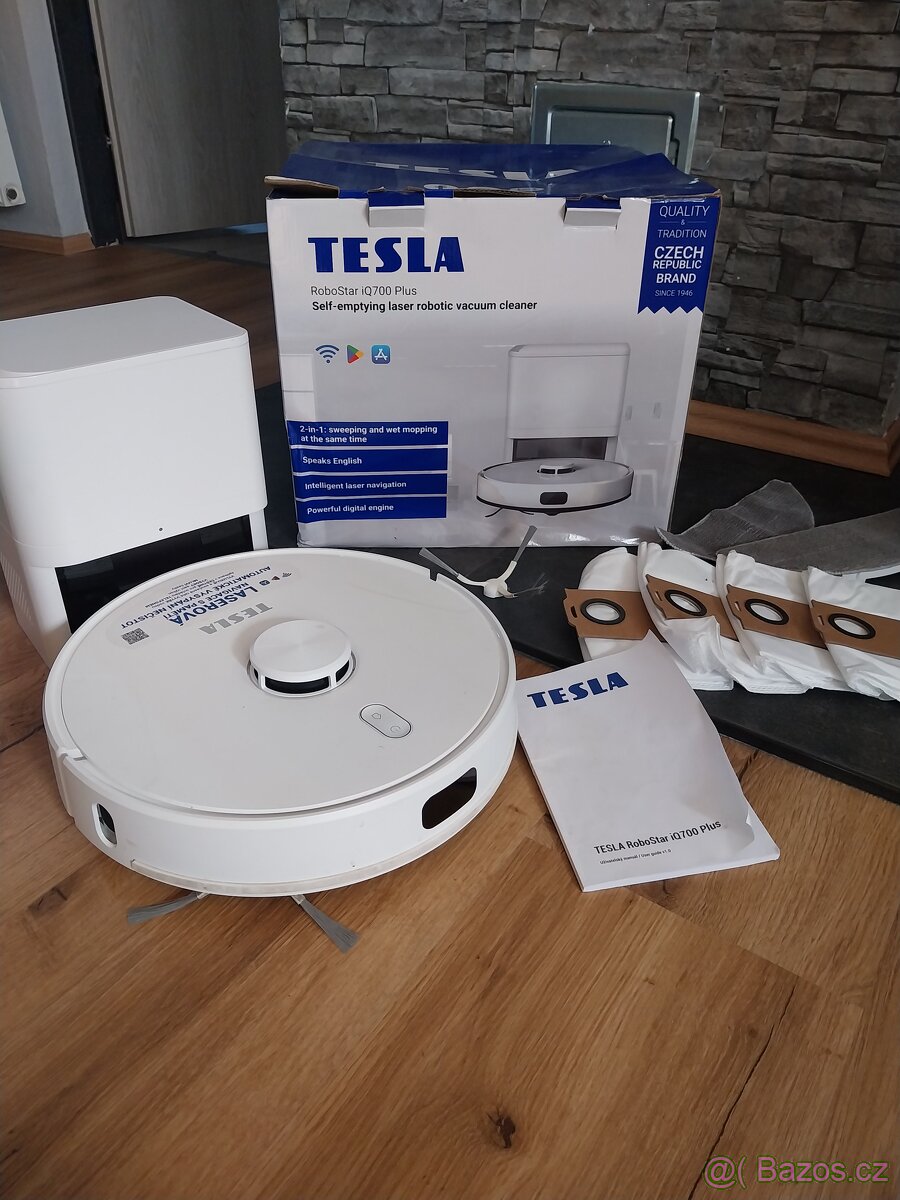 Tesla roboticky vysavač s mopováním