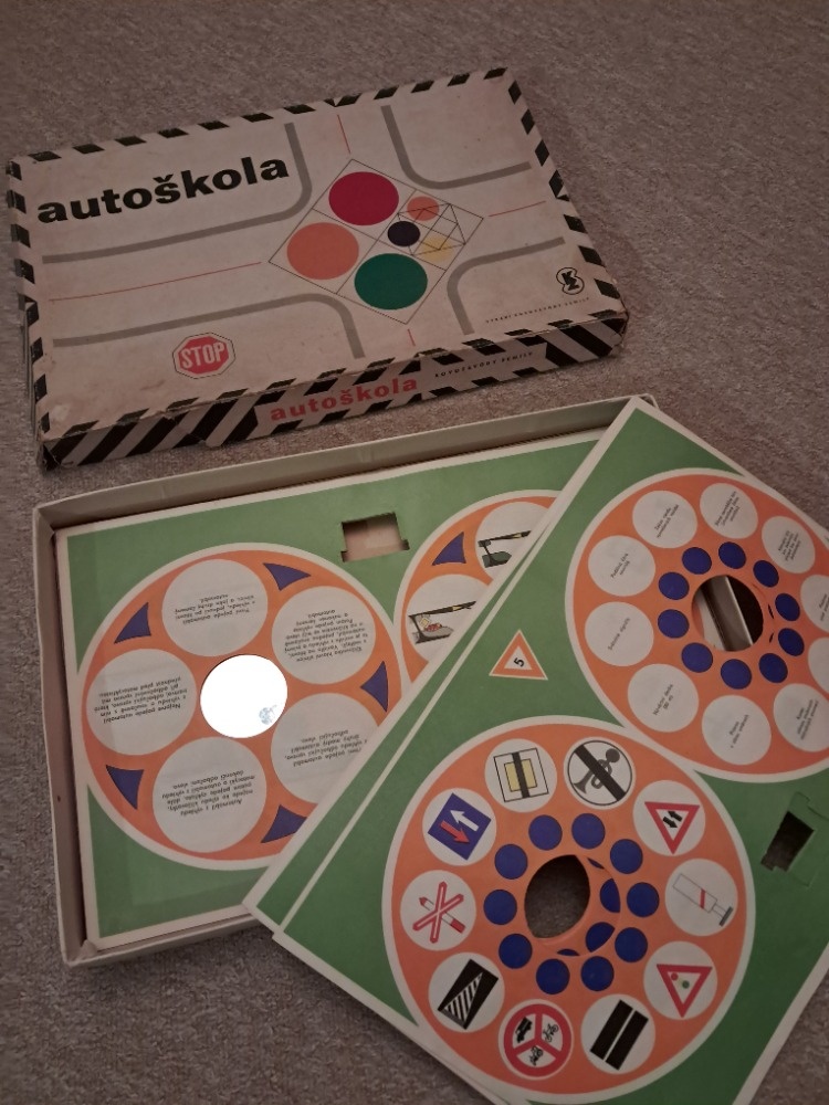 Stará retro hra Autoškola - Kovozávody Semily
