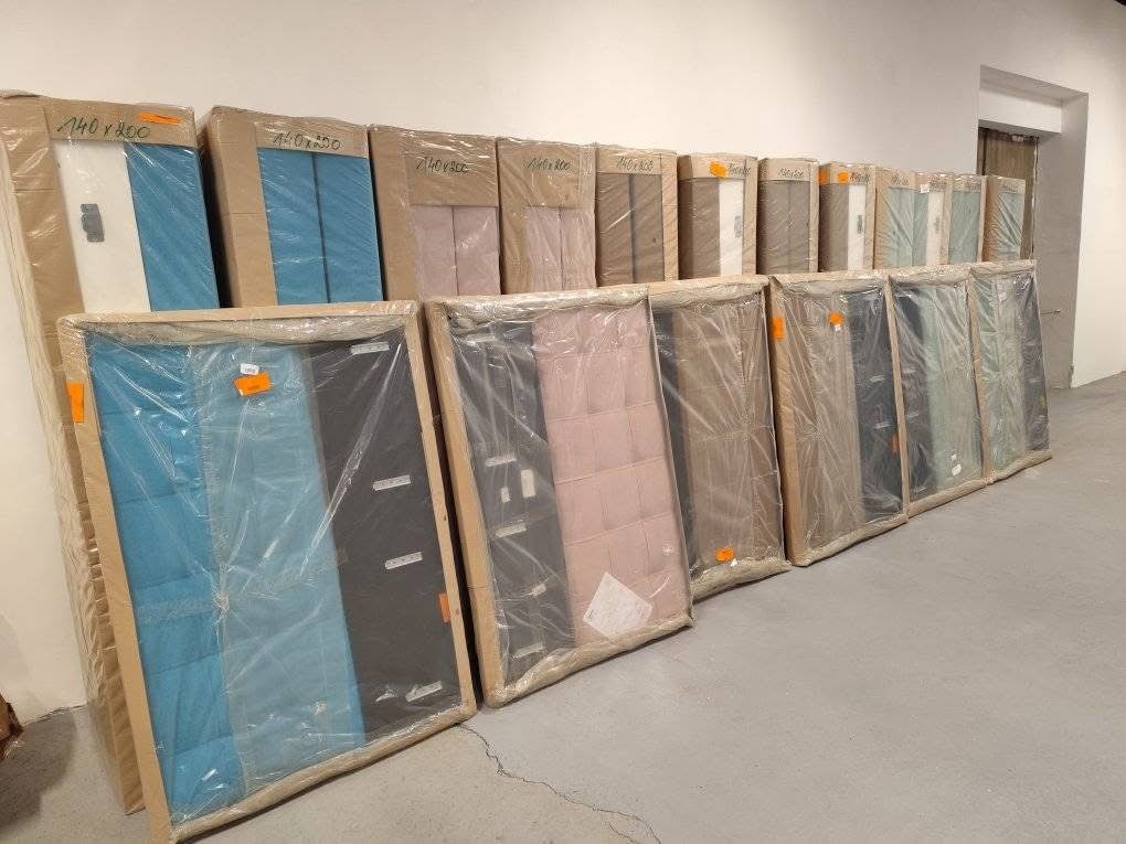 Prodám nové postele a sedačky