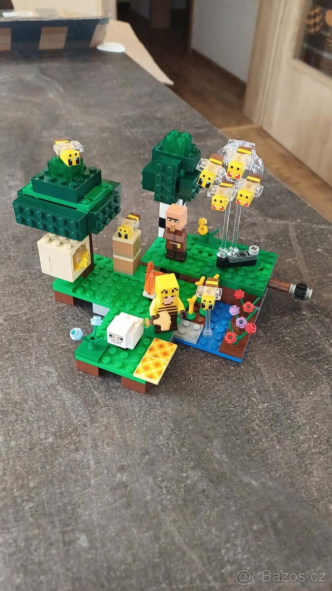 LEGO Minecraft 21165 Včelí farma