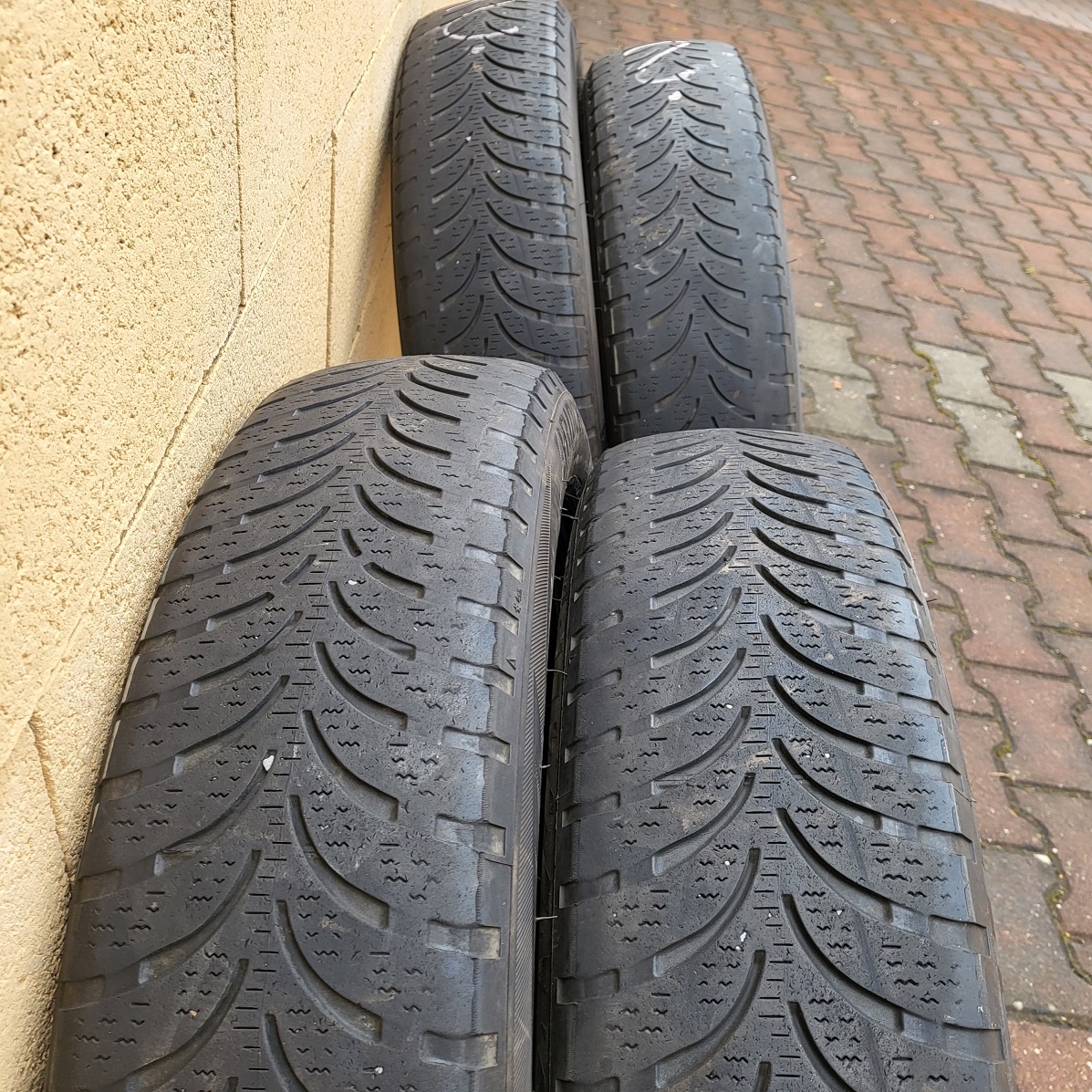 Sada 4ks zimní pneu Bridgestone 155/70/19 pro BMW i3/i3s