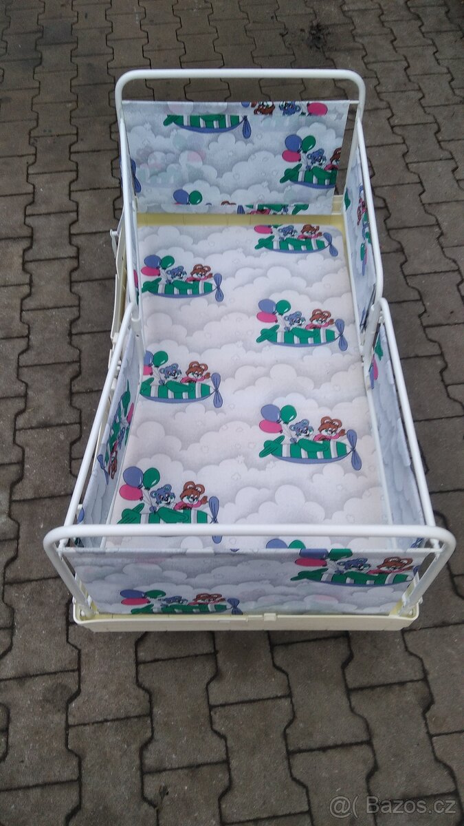 Cestovní postýlka