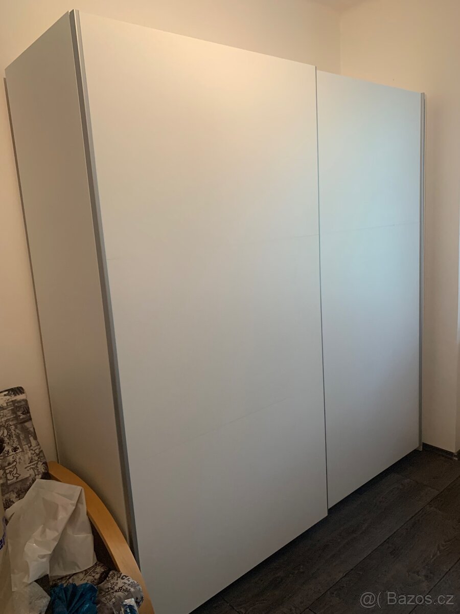 Velká bílá skříň 200x200x60