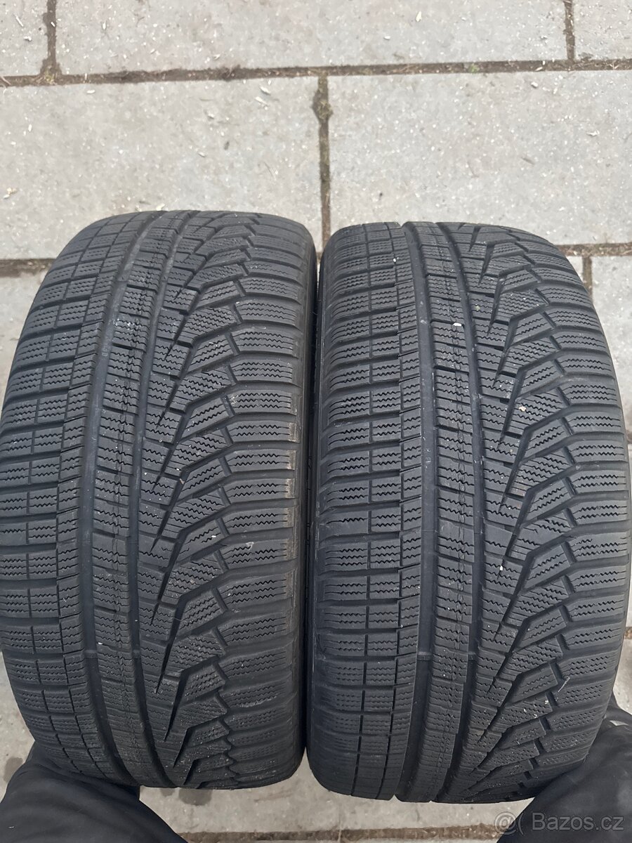 Dvě zimní pneu Hankook 255/40/19