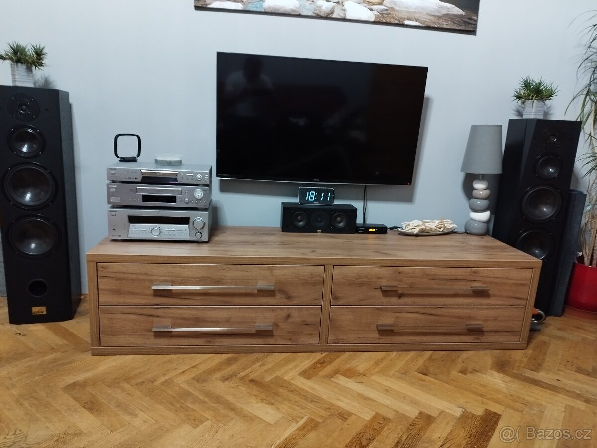 Prodám nízkou skříň se 4 šuplíky