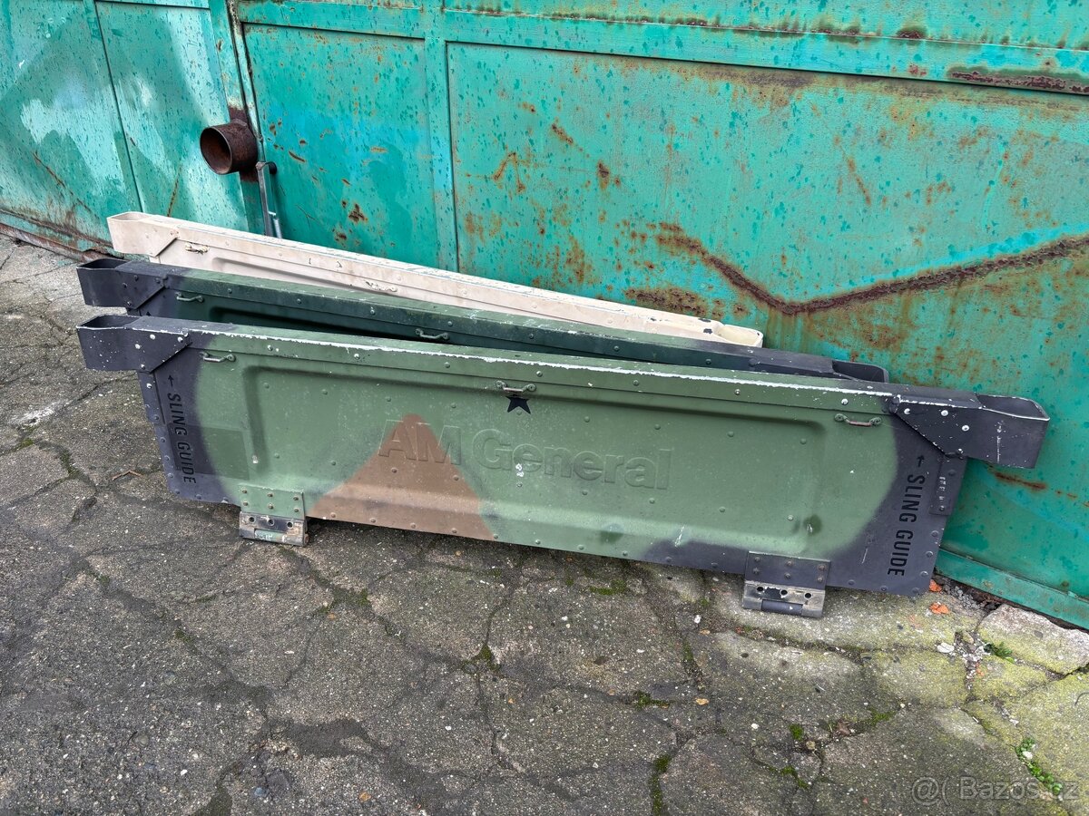 Zadní čelo HUMVEE