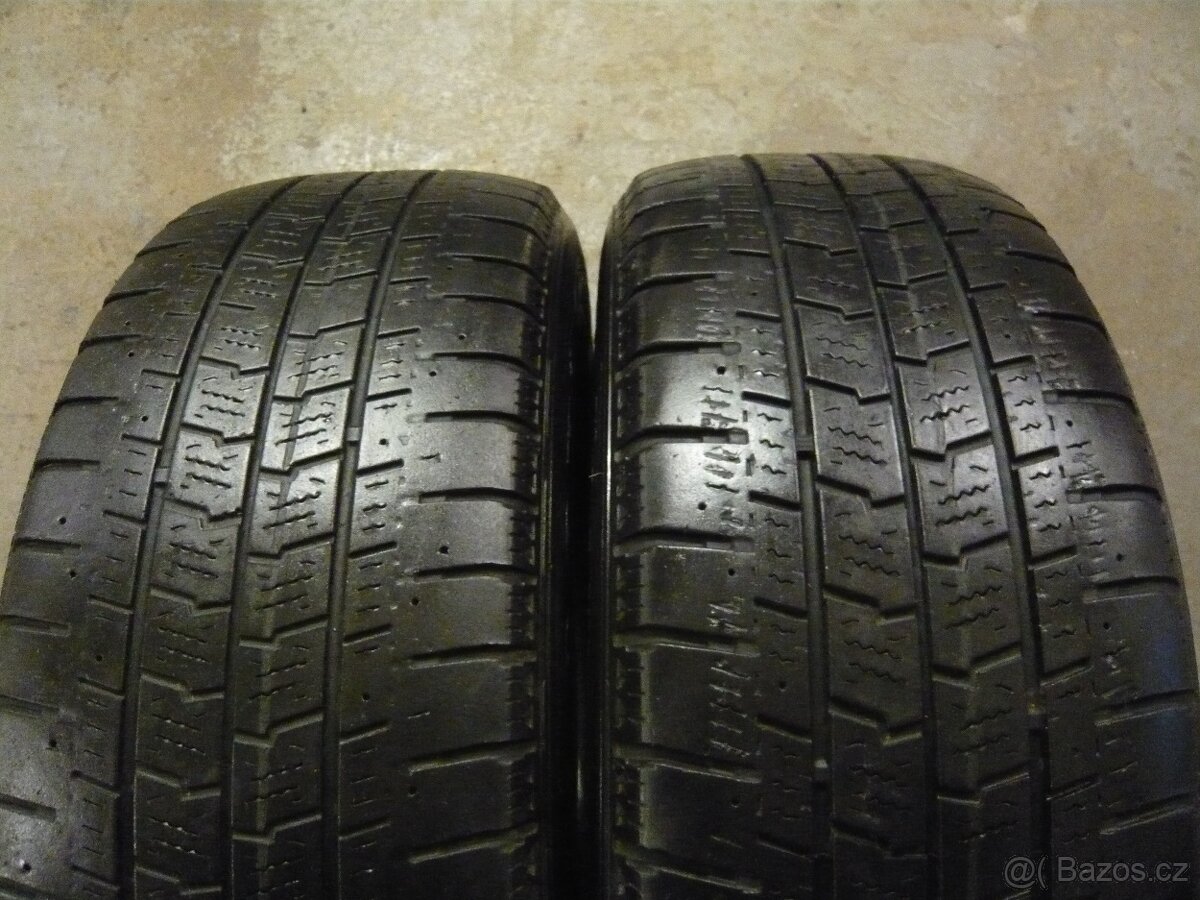 Pneu 215/65/15C, 215-65-15C, 215 65 15C. -