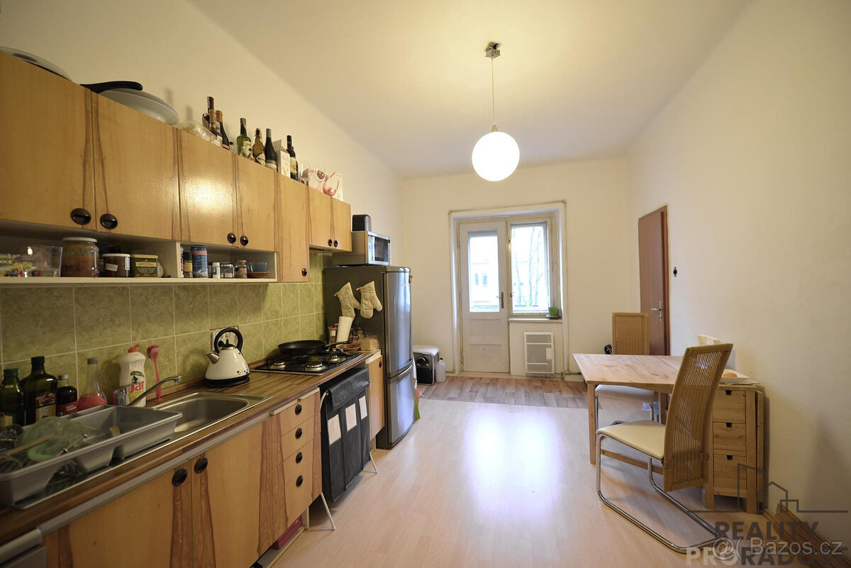 Pronájem bytu 1+1 (45 m²) s balkónem, ul. Biskupcova, Praha