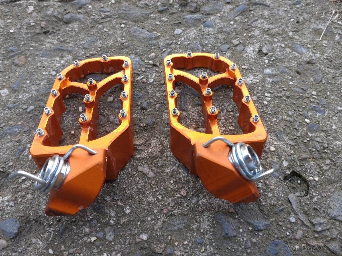Rade Garage stupacky KTM