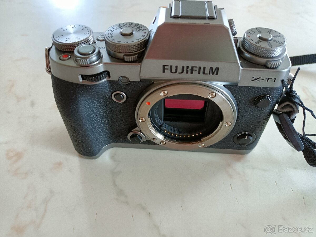 Fujifilm x-t1 SILVER + objektiv Fujifilm 27 2.8 WR