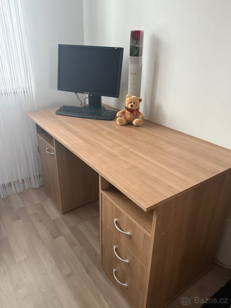 Psací stůl