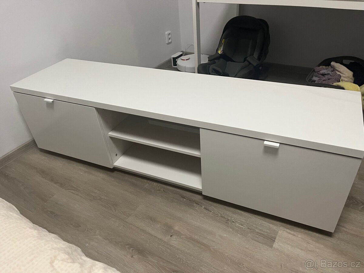 TV komoda BYÅS