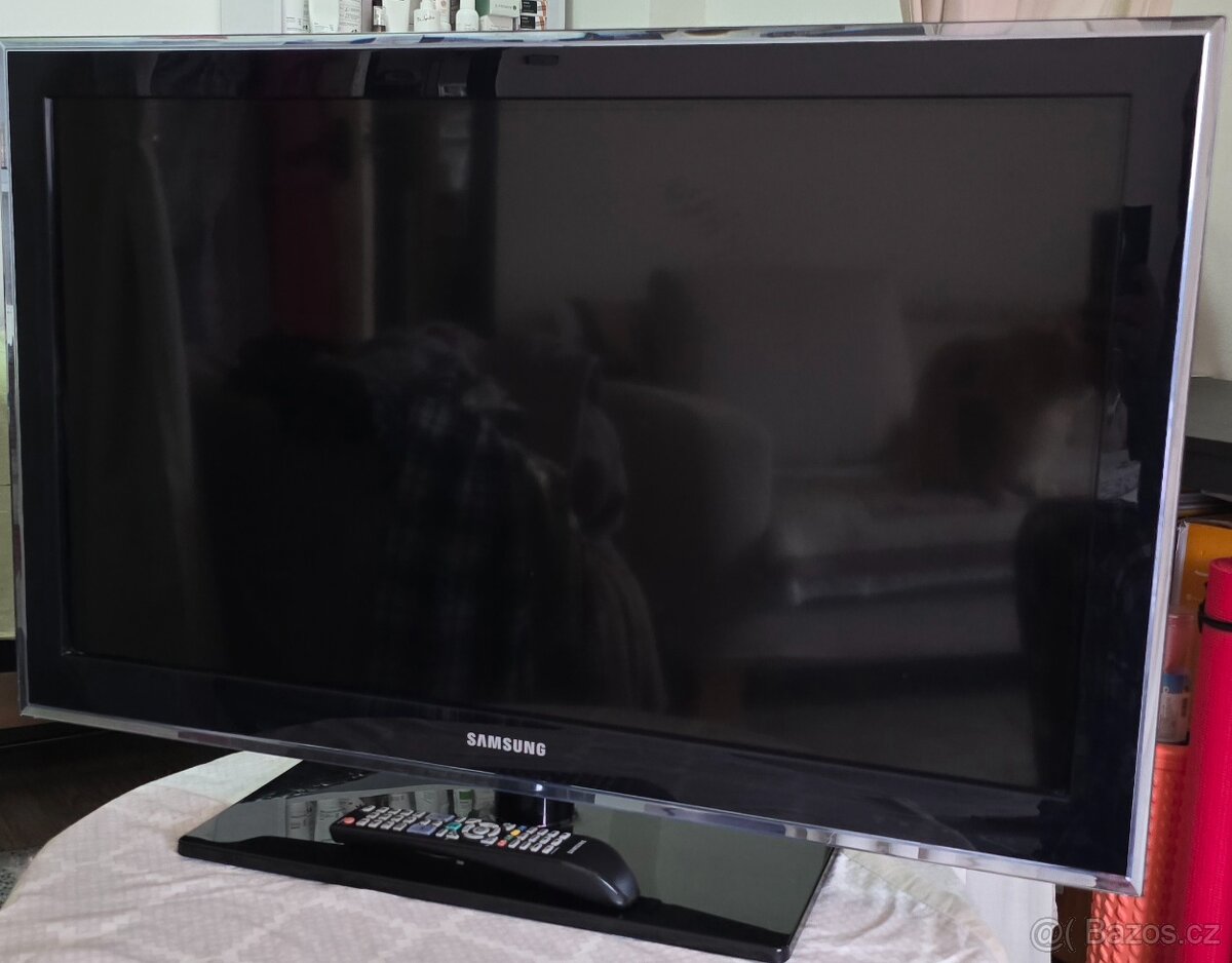 Televize Samsung LE37D551K2W – 37", Full HD, Praha