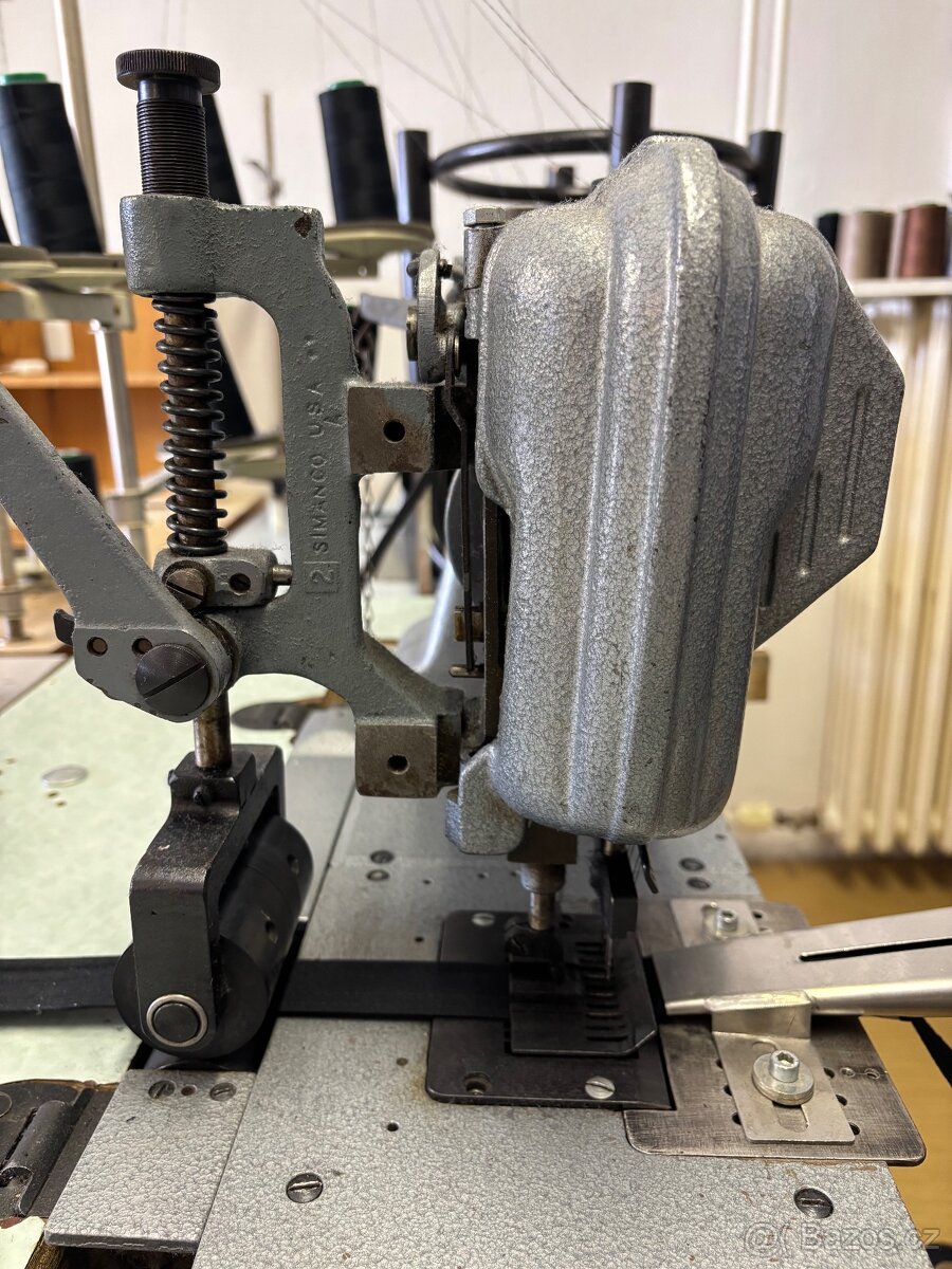 Prodám průmyslový šicí stroj Singer 300W05 – řetízkový steh,